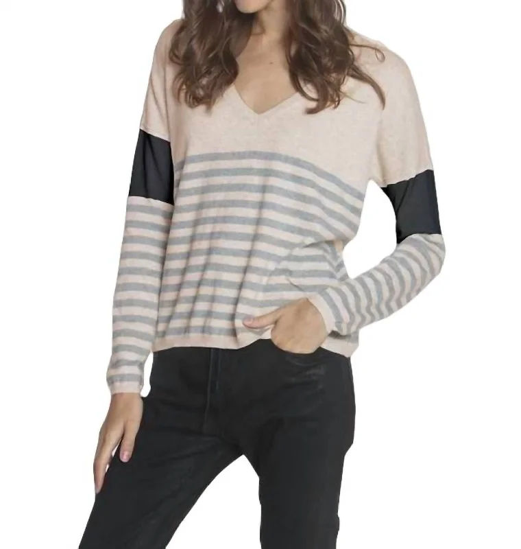 Lindsey Stripe Vee Top In Sand/fog