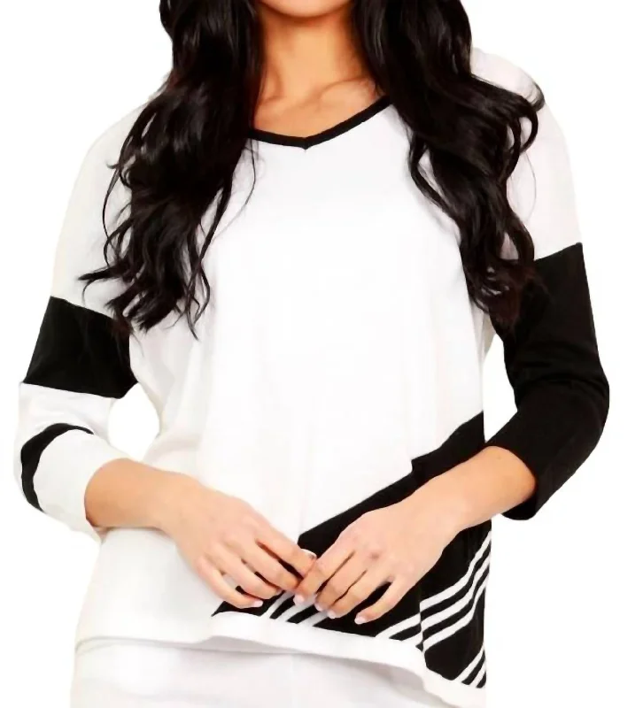 Abstract V-Neck Pullover In White/black