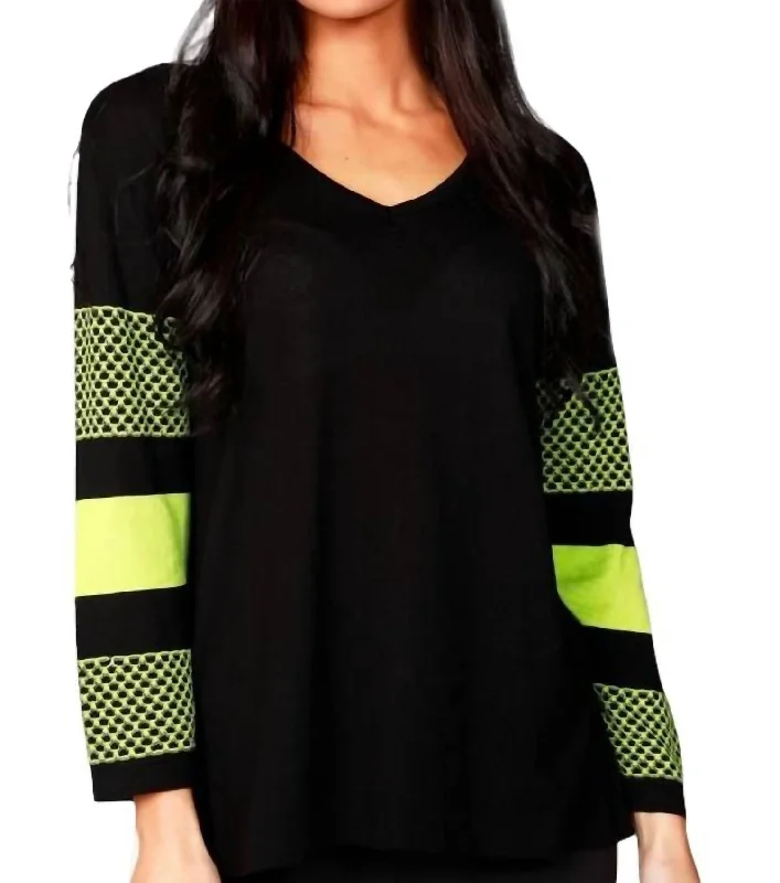 3/4 Sleeve V-Neck Sweater In Black/kiwi